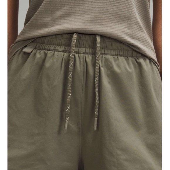 Lululemon Lightweight High-Rise Hiking Short 4" - Picture 4 of 16